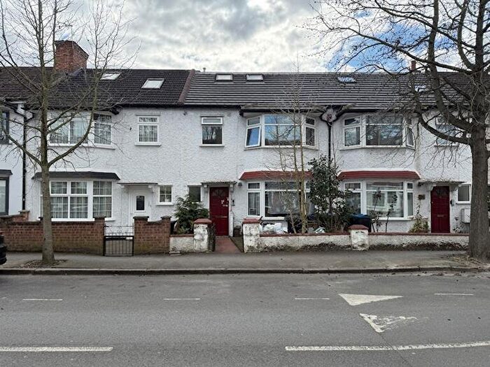 1 Bedroom Maisonette To Rent In Gorringe Park Avenue, Mitcham, CR4