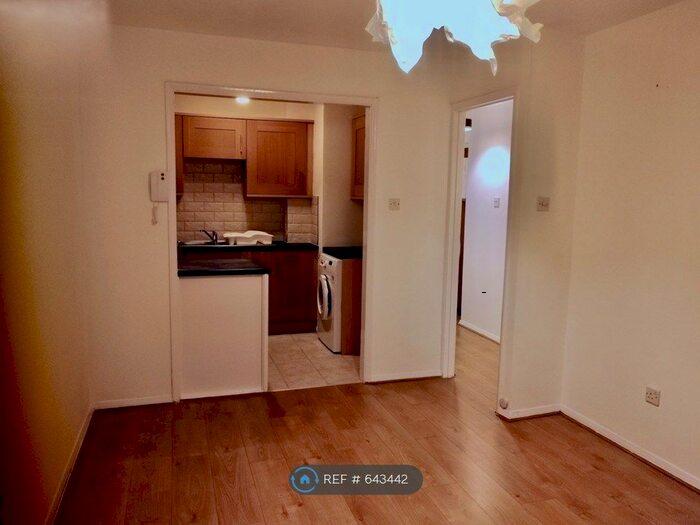 2 Bedroom Flat To Rent In Charles Court, Banbury, OX16