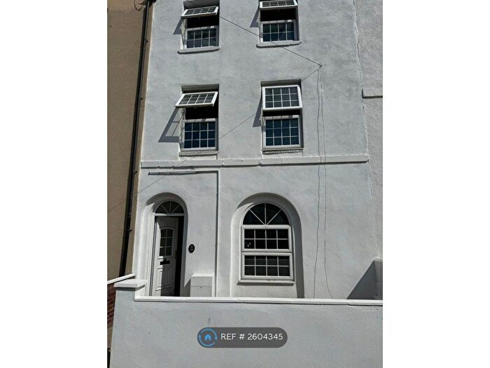 4 Bedroom Terraced House To Rent In Peacock Street, Gravesend, DA12