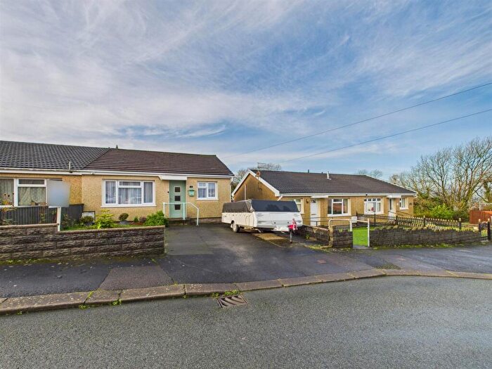 2 Bedroom Semi-Detached Bungalow For Sale In Trilwm, Trimsaran, Kidwelly, SA17