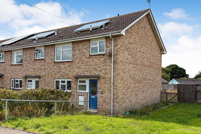 3 Bedroom End Of Terrace House For Sale In Solent Gardens, Freshwater, Isle Of Wight, PO40