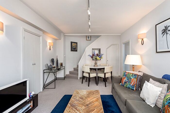 1 Bedroom Flat For Sale In Swan Court, Chelsea Manor Street, Kensington And Chelsea, SW3