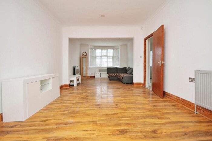 5 Bedroom Detached House To Rent In Sudbury Gardens, Croydon, CR0