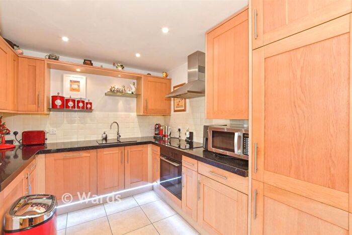 2 Bedroom Flat For Sale In Kingsgate Avenue, Broadstairs, Kent, CT10