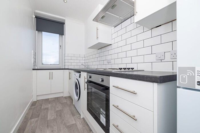 1 Bedroom Flat To Rent In Clepington Road, Dundee, DD3