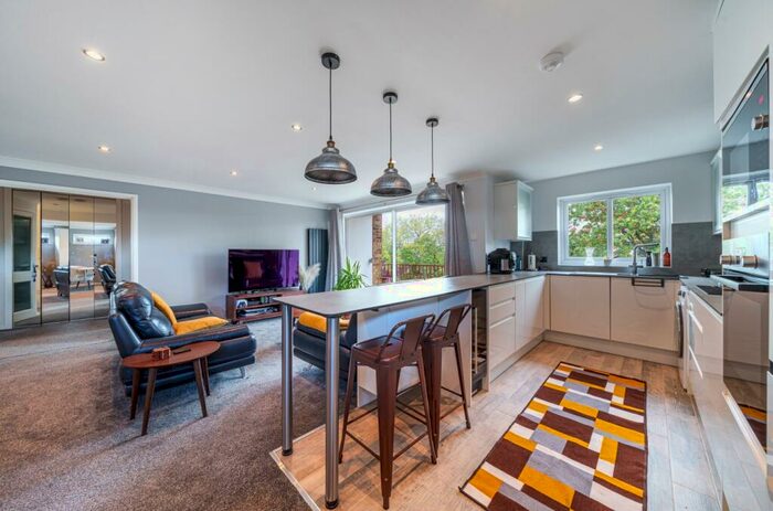 2 Bedroom Flat To Rent In Cumberland Road Bromley, BR2