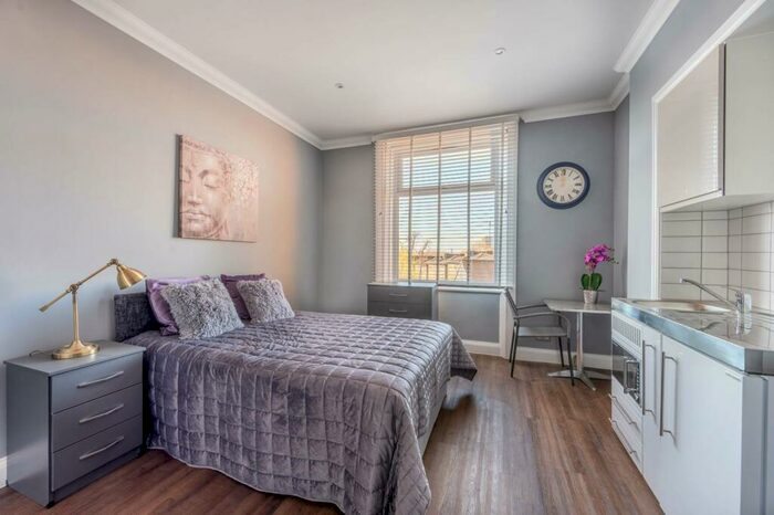 Studio To Rent In Kilburn High Road, Kilburn, London, NW6