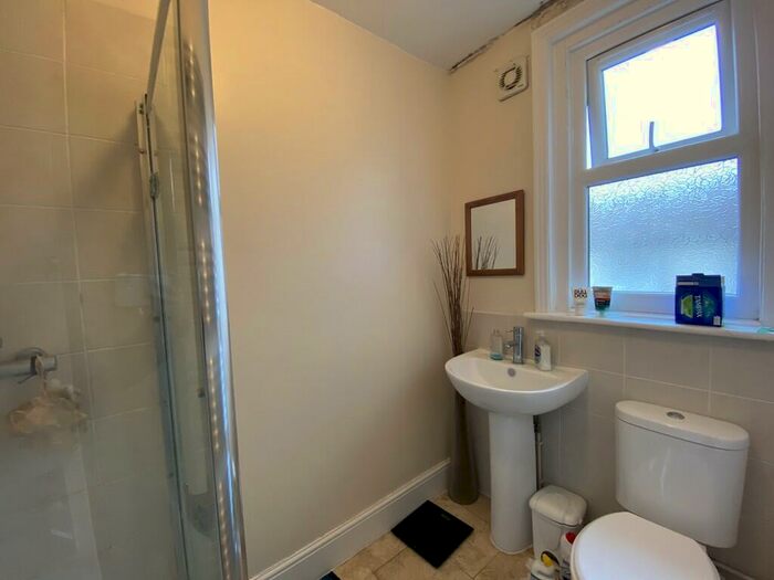 7 Bedroom Semi-Detached House To Rent In Richmond Gardens, SO17