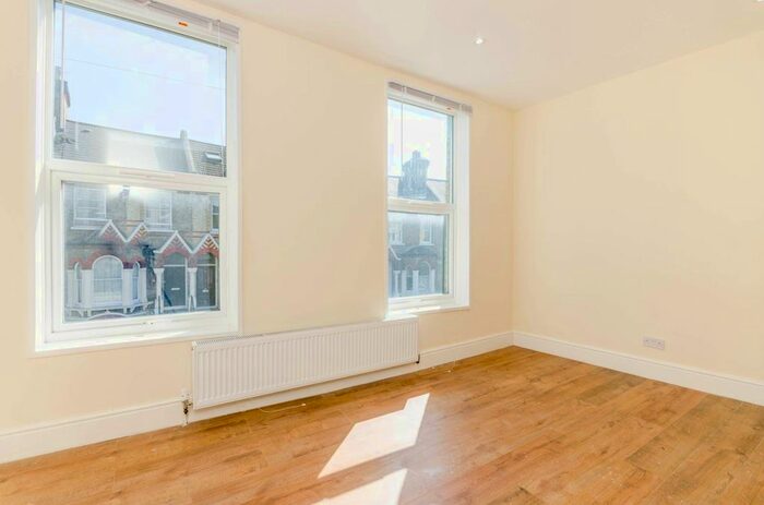 1 Bedroom Flat To Rent In Elm Park, Brixton Hill, London, SW2