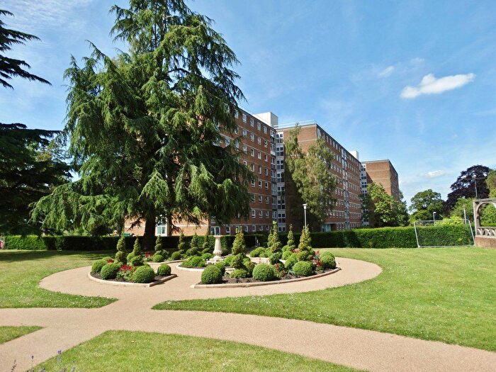2 Bedroom Flat To Rent In Milton Mount, Pound Hill, Crawley, West Sussex, RH10