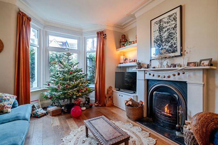 3 Bedroom Semi Detached House For Sale In Levendale Road, London, SE23