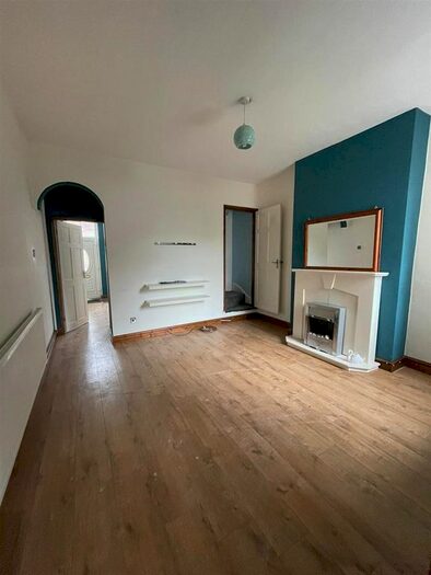 3 Bedroom Terraced House To Rent In Manor Road, Walsall, WS2