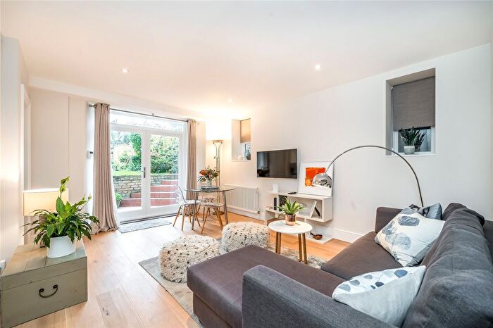 2 Bedroom Flat To Rent In The Chase, London, SW4