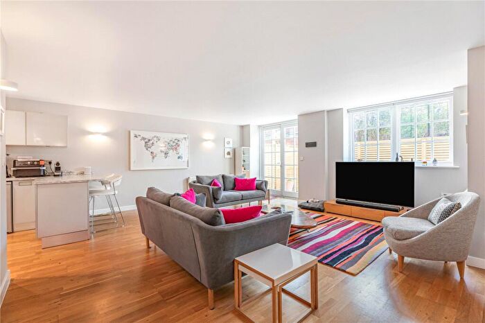 3 Bedroom Duplex For Sale In Enfield Road, London, N1