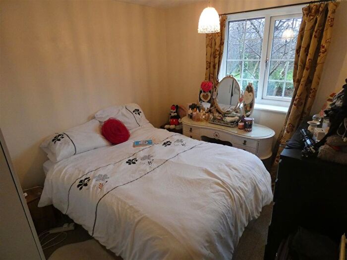 1 Bedroom Flat For Sale In Monarch Close, Stretton, Burton-On-Trent, DE13