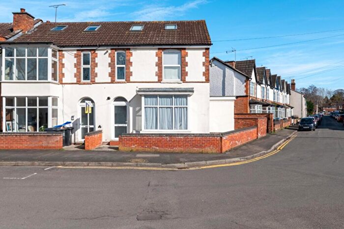 2 Bedroom Flat For Sale In Woodville Road, Warwick, CV34