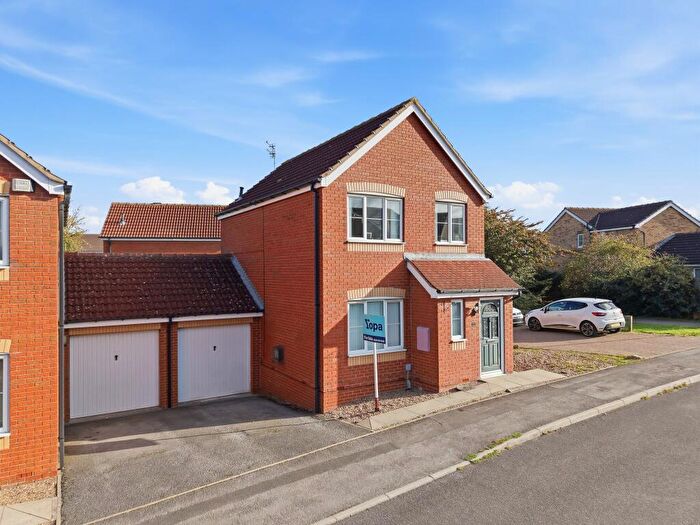 3 Bedroom Detached House For Sale In Paddock Drive, Woodlaithes, Rotherham, S66