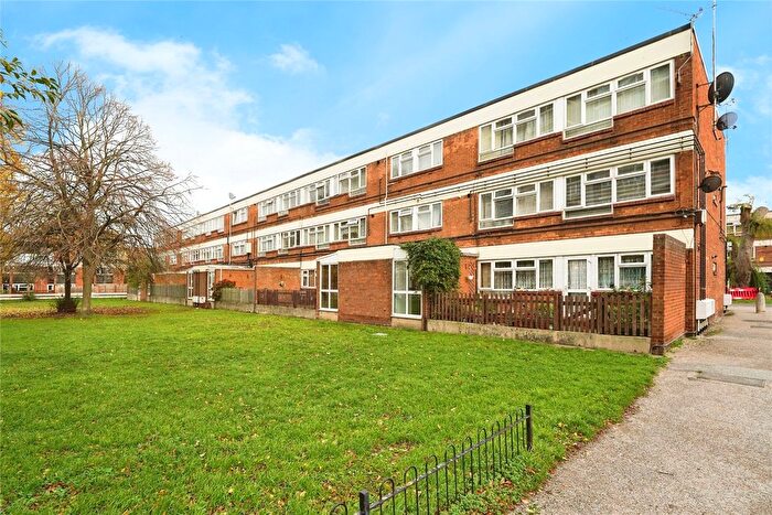 2 Bedroom Flat For Sale In Columbia Close, Gloucester, Gloucestershire, GL1