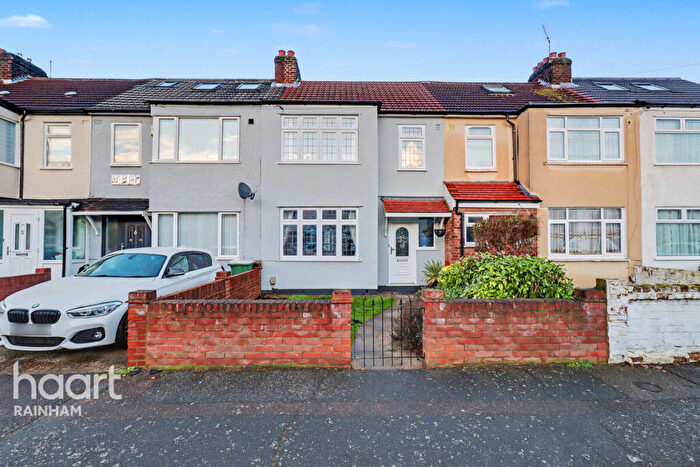 3 Bedroom Terraced House For Sale In Grove Park Road, Rainham, RM13