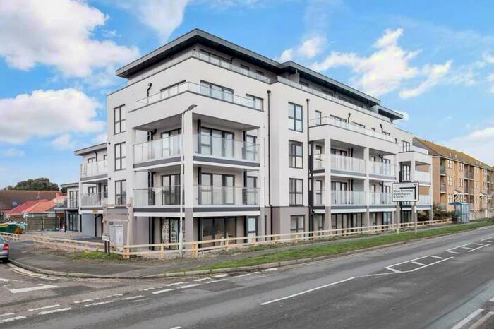 2 Bedroom Flat To Rent In Queens Road, Grand Parade, TN28