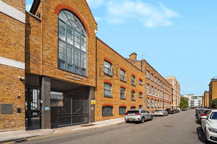 2 Bedroom Apartment For Sale In Paisley Court, Clyde Square, London, E14