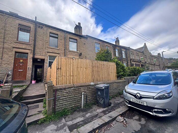2 Bedroom Terraced House To Rent In Norman Road, Huddersfield, HD2