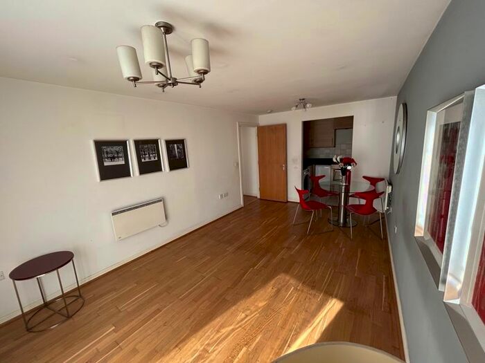 2 Bedroom Flat To Rent In Highfield Road, Feltham, TW13