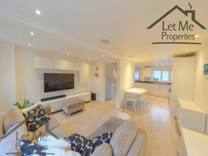 4 Bedroom Town House To Rent In Ramsey Lodge Court, Hillside Road, St Albans, AL1