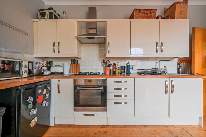 1 Bedroom Flat For Sale In Southwold Road, Clapton, London, E5