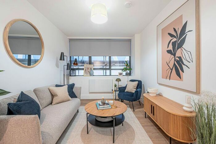 1 Bedroom Flat To Rent In Steeplemount House, Enfield, EN2