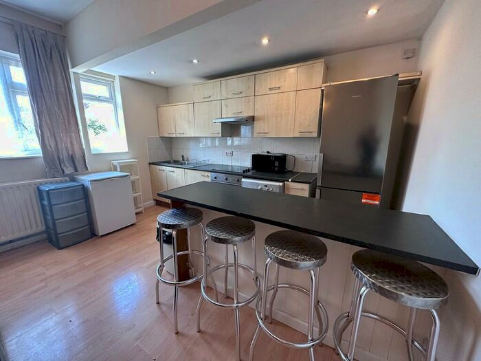 6 Bedroom Flat To Rent In Gloucester Road, Bishopston, Bristol, BS7