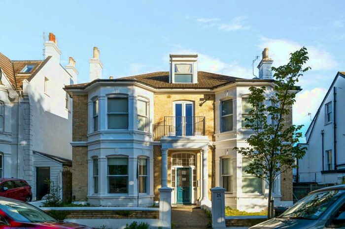 3 Bedroom Apartment To Rent In Hove Park Villas, Hove, BN3