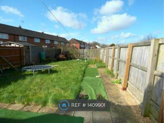 3 Bedroom Terraced House To Rent In Verwood Close, Swindon, SN3