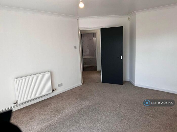 2 Bedroom Flat To Rent In Alexander Court, Salford, M5