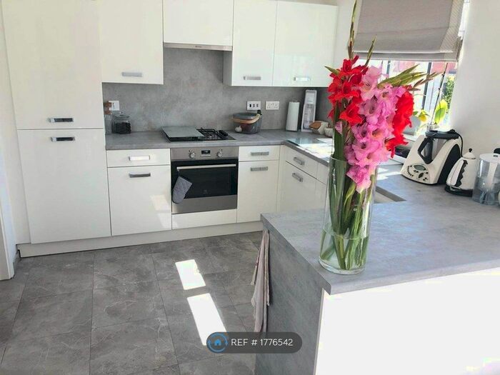 3 Bedroom Detached House To Rent In Sycamore Drive, Castleford, WF10