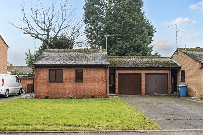 2 Bedroom Bungalow For Sale In Banbury, Oxfordshire, OX16