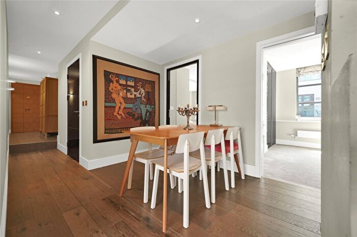 2 Bedroom Flat For Sale In St John's Place, London, EC1M