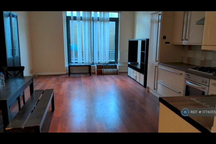 2 Bedroom Flat To Rent In Central House, Barking, IG11