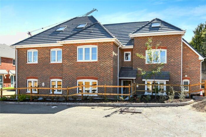 2 Bedroom Flat To Rent In Redbury Drive, Park Gate, Southampton, Hampshire, SO31