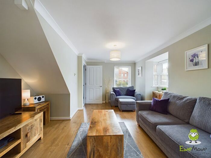 3 Bedroom Town House For Sale In Avington Way, Sherfield-On-Loddon, Hook, Hampshire, RG27