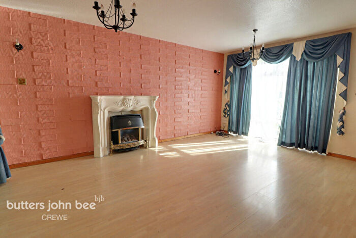 3 Bedroom Semi-Detached House For Sale In Mossdale Close, Crewe, CW2