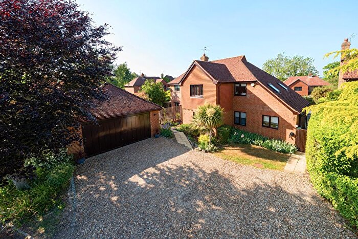 5 Bedroom Detached House For Sale In Kinghorn Park, Maidenhead, SL6