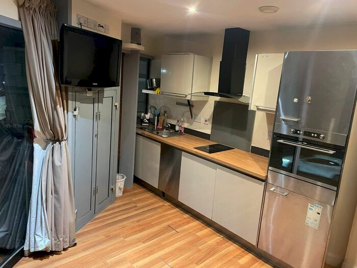 2 Bedroom Flat To Rent In Lock Building, Manchester, Bd, M1