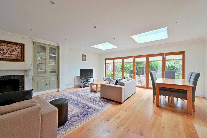 4 Bedroom Semi-Detached House To Rent In Queens Road, Morden, SM4