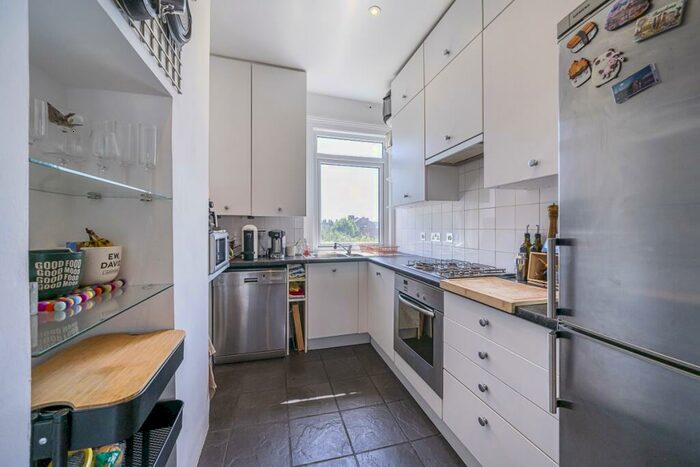 2 Bedroom Flat To Rent In Buckley Road London, NW6