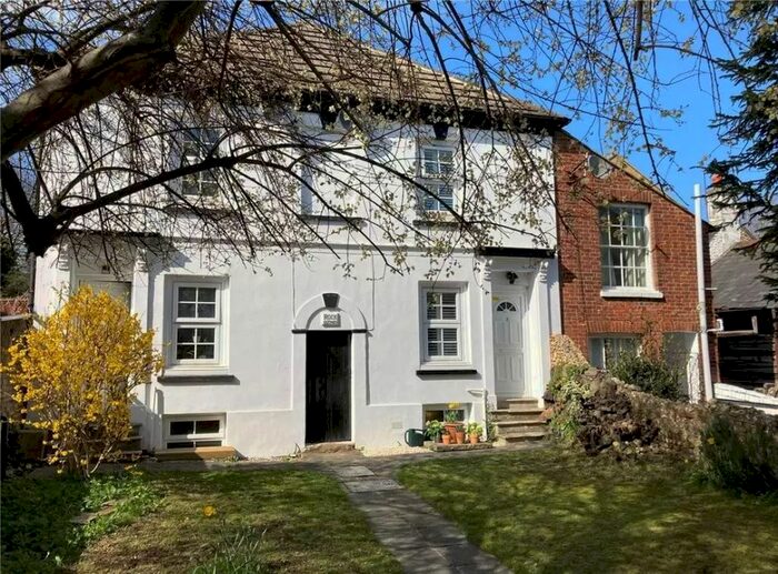 2 Bedroom Cottage To Rent In East Street, Farnham, GU9