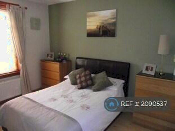 2 Bedroom Flat To Rent In Brightons, Falkirk, FK2