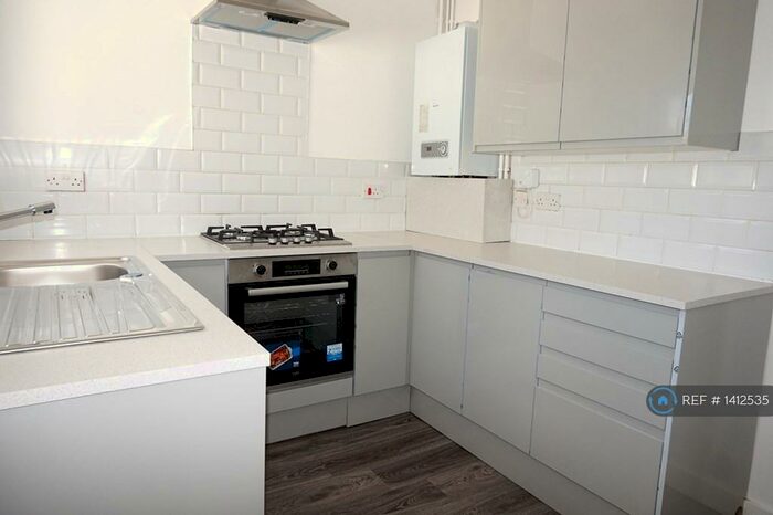 3 Bedroom Flat To Rent In Commercial Road, Totton, Southampton, SO40