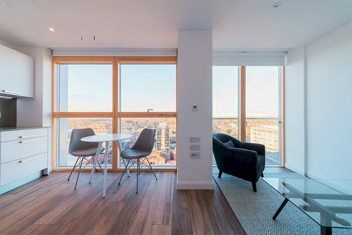 Flat To Rent In Queen Street Maidenhead, SL6