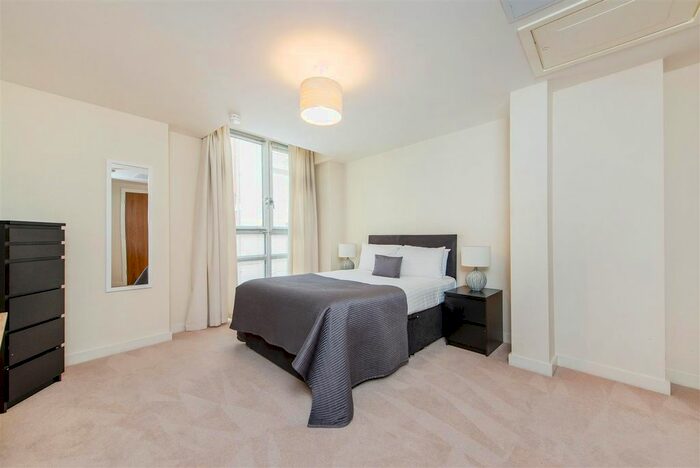 2 Bedroom Flat For Sale In Lamb's Passage, London, EC1Y